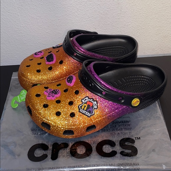 Exclusive Limited Edition Crocs Disney Hocus Pocus Glitter Clog & Jibbitz Charms - Picture 2 of 16
